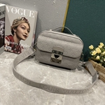 激安ルイヴィトンバッグ偽物